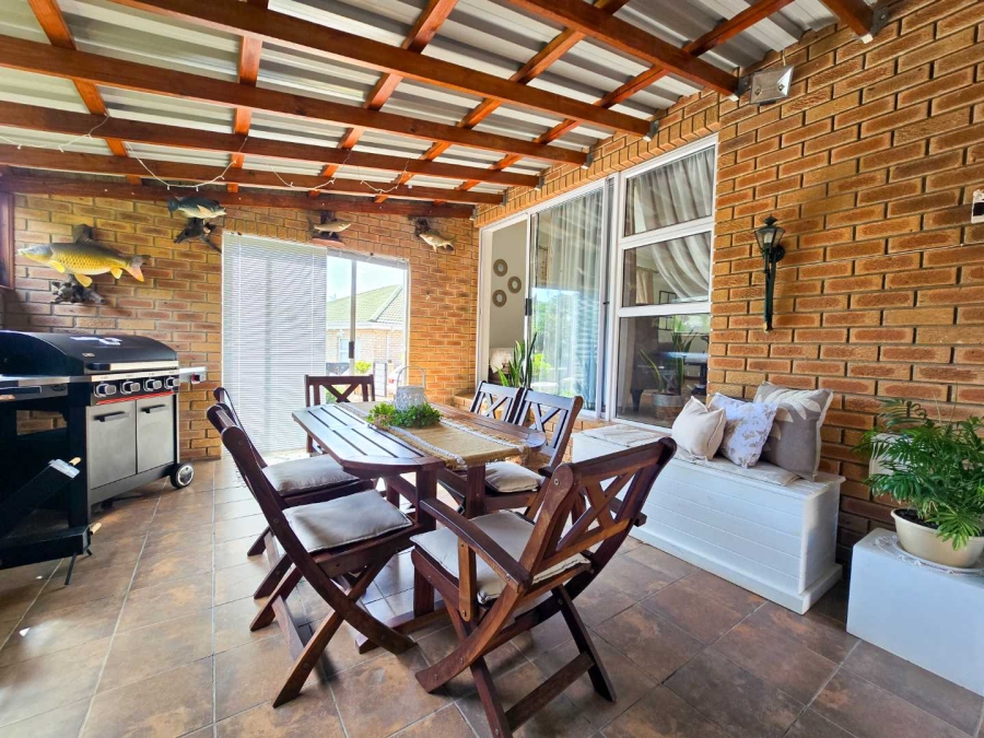 4 Bedroom Property for Sale in Stilbaai Wes Western Cape